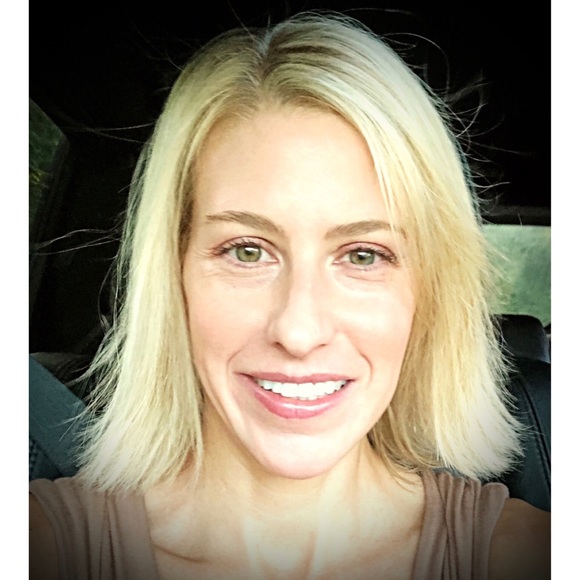 Meet your Posher, Lisa - Picture 1 of 5